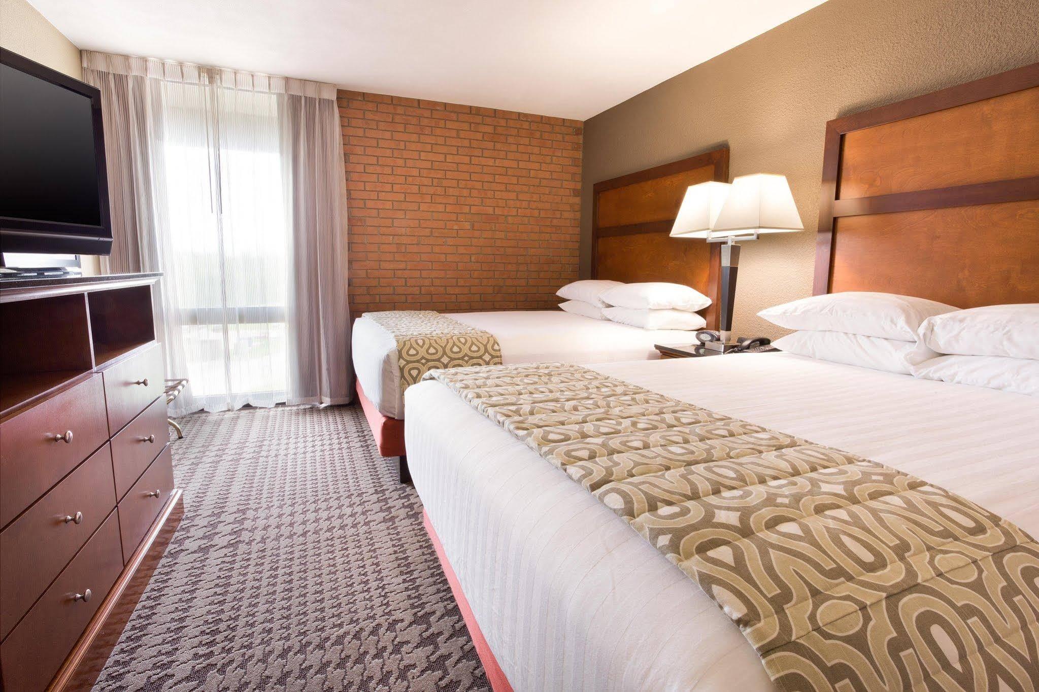 Drury Inn & Suites Jackson Mo Extérieur photo